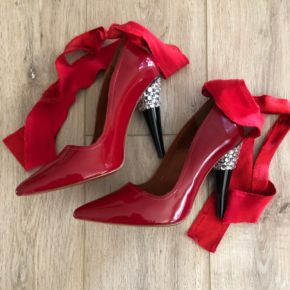 Lanvin x Hm patten leather red with gems!